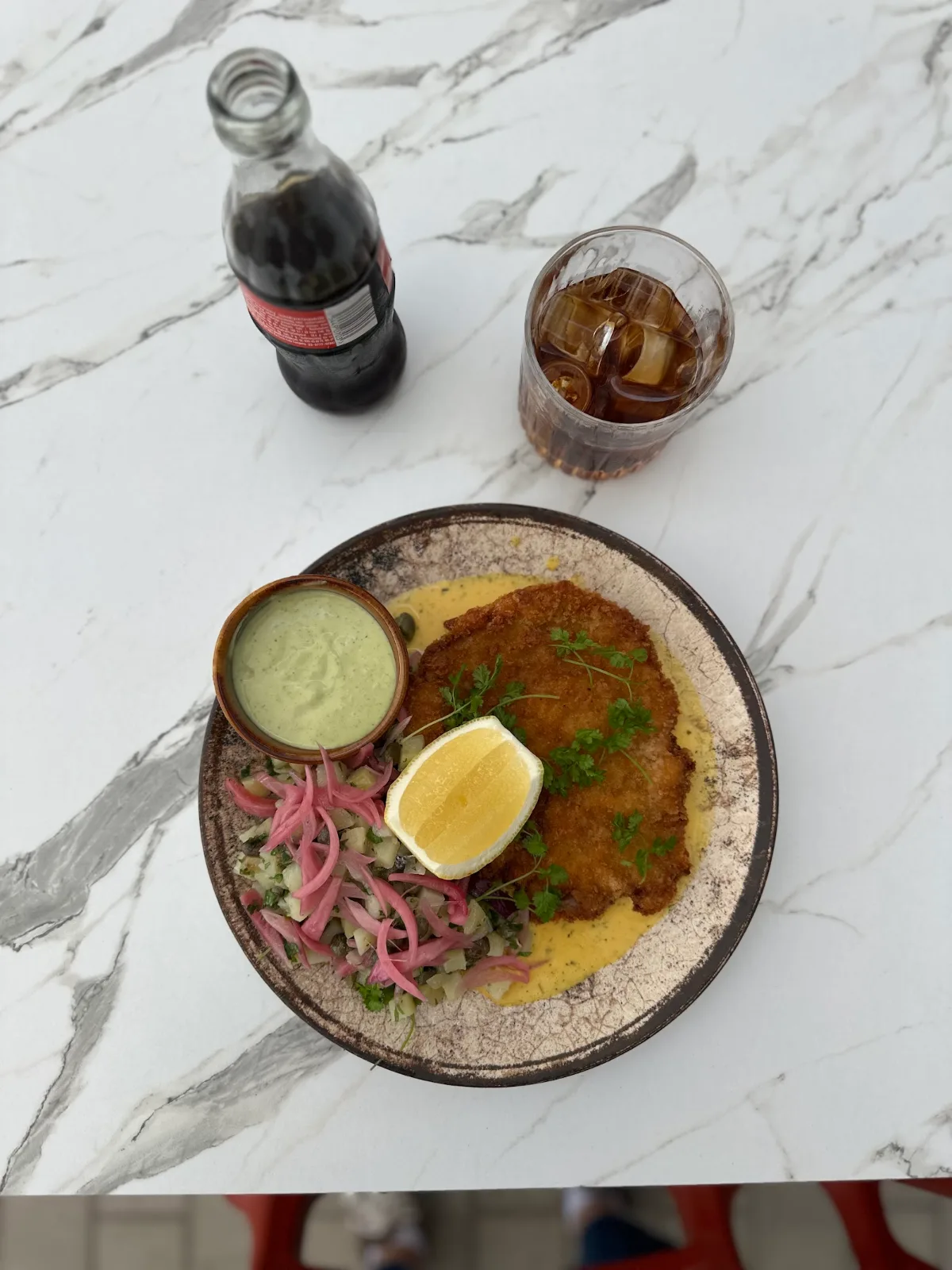 Kalvschnitzel med citron och ramslöksmajonnäs på Bryggan
