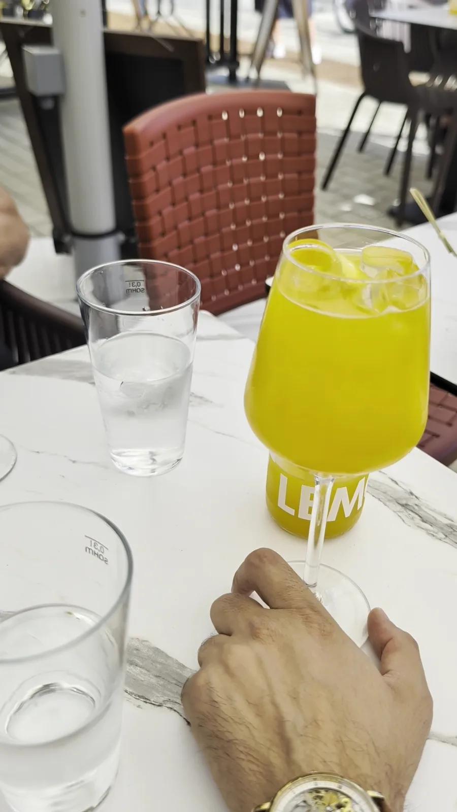 Lemonad i glas på Bryggan